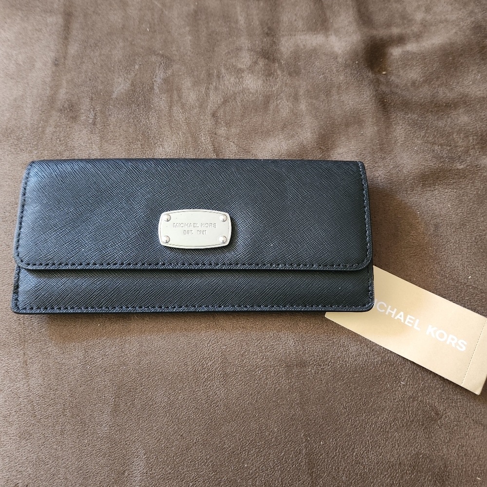 Michael Kors Black Wallet with Zipper